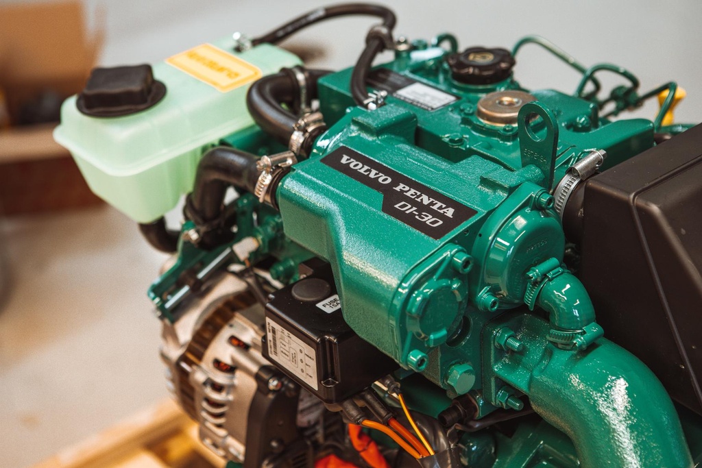 [D1-30/MS15A] Volvo Penta D1-30 (Motor med nedvinklet girkasse)